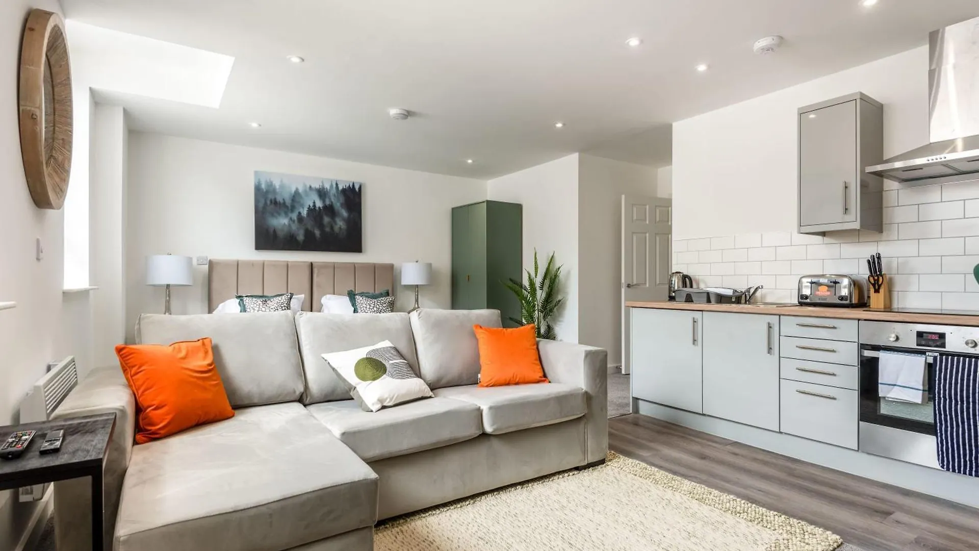 Contemporary 1 Bed Central Rotherham Studio شقة