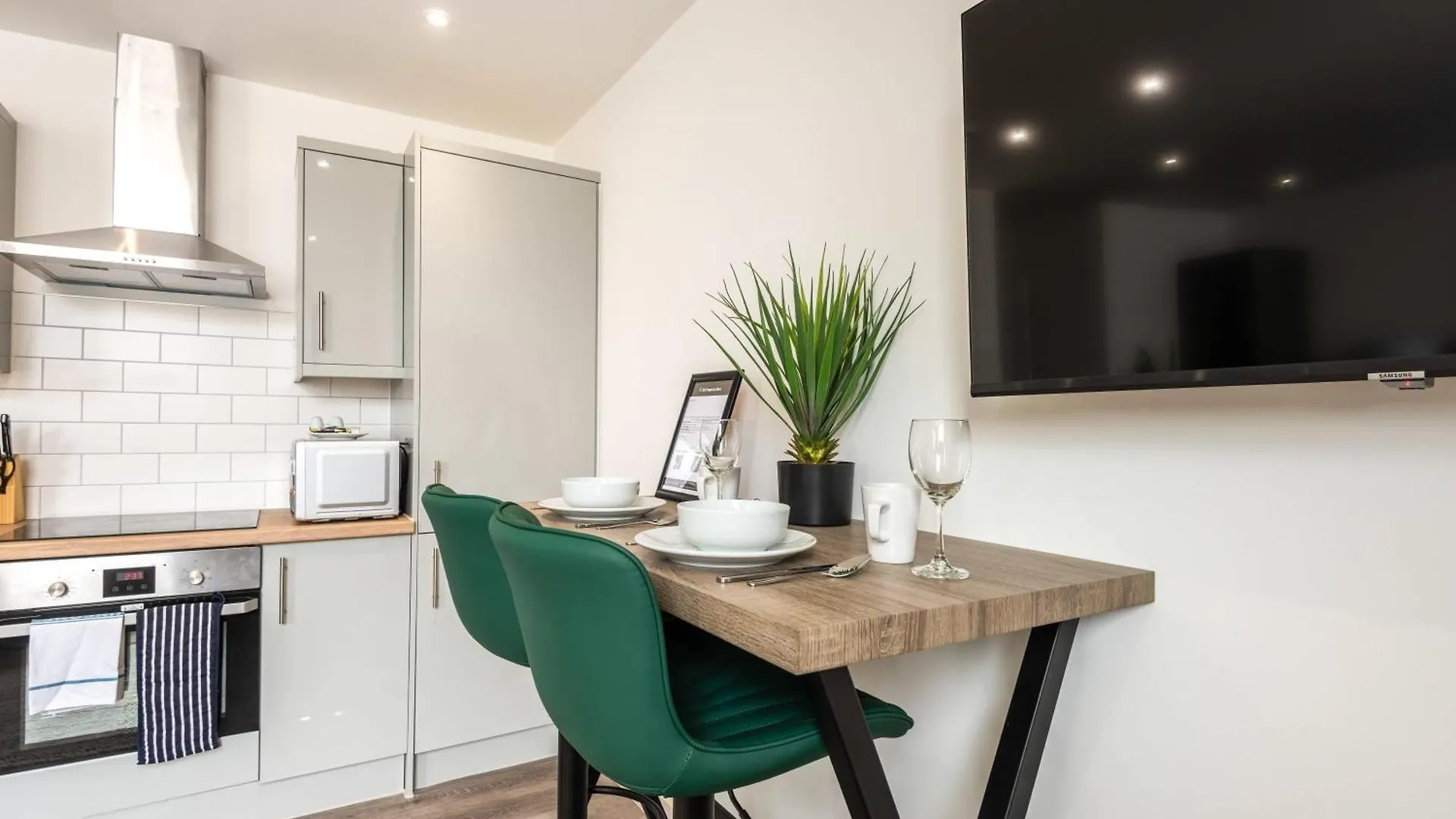 Contemporary 1 Bed Central Rotherham Studio شقة